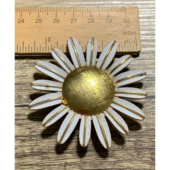 VTG Avon Gold & White Enamel Daisy Flower Brooch Pin Hidden Perfume Center - Picture 7 of 8